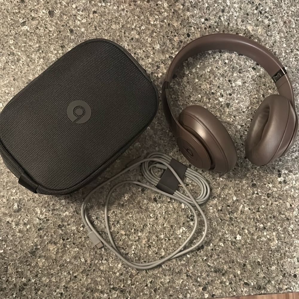 Beats Studio Pro - wireless/bluetooth/noise control